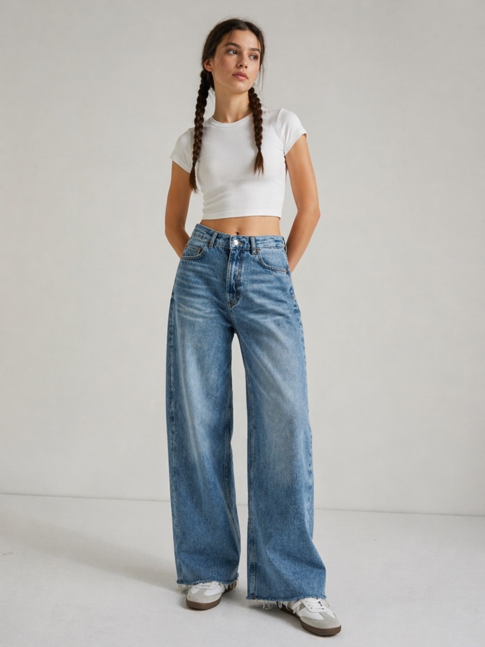 Zara women's Faded Blue Straight Jeans